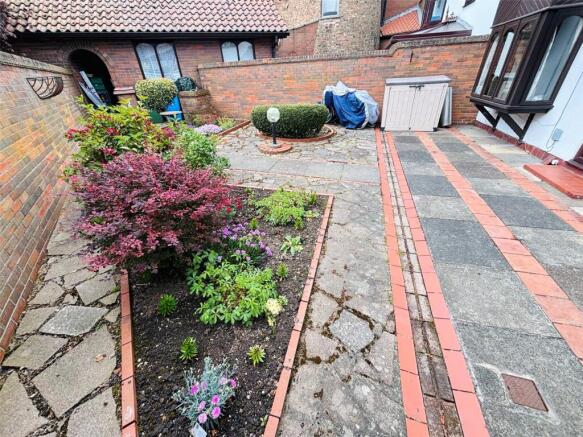 2 bed Semi-Detached for sale Image 4