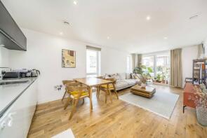 12, 25 Francis House, Eltringham Street, London SW18 1GU