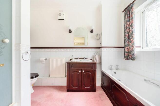 En-Suite Bathroom