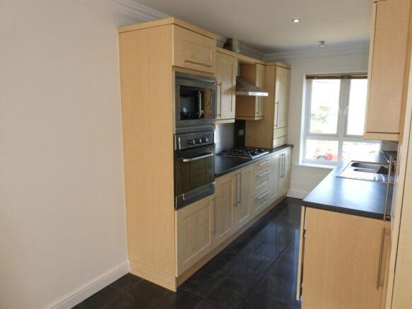 2 bed Apartment to rent Image 6
