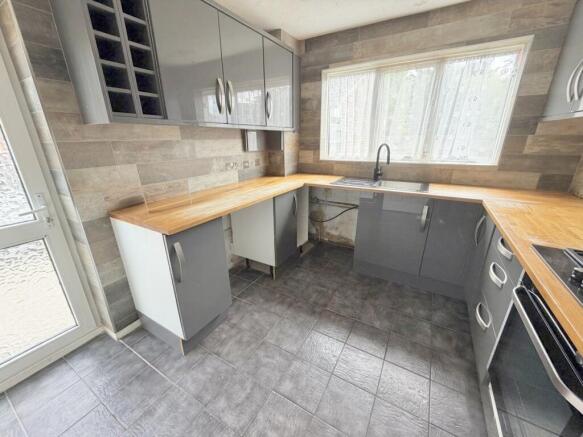 Halstock Crescent, Canford Heath, Poole, BH17 photo 4