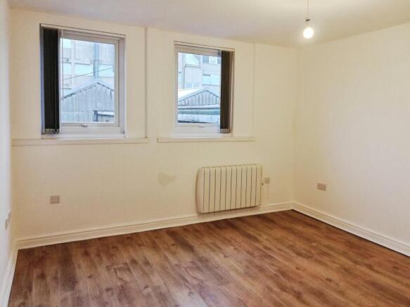 1 bed Apartment to rent Image 6