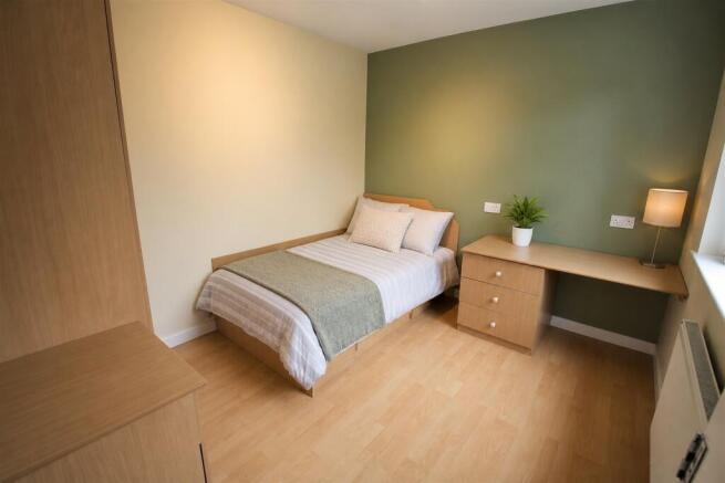 4 bed Semi-Detached to rent Image 5
