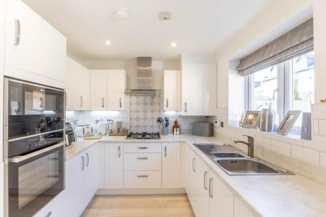 KITCHEN / DINER