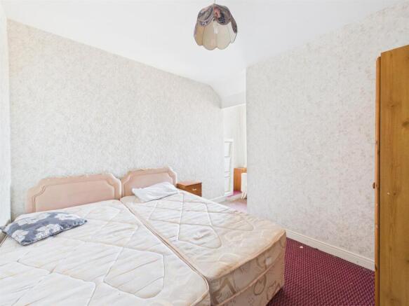 2 bed Flat for sale Image 7