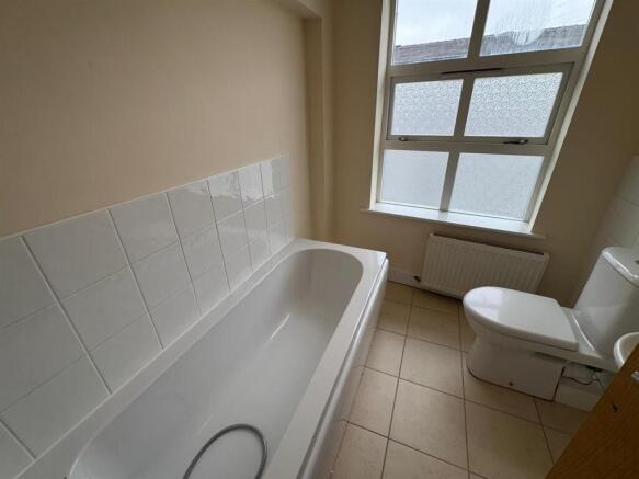 2 bed Apartment to rent Image 5
