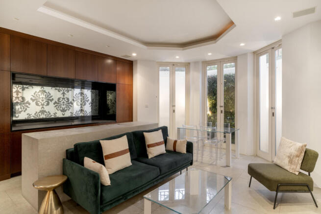 Private Realtor-26E Kensington Court-5_Hi