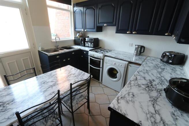 KITCHEN PIC2.JPG