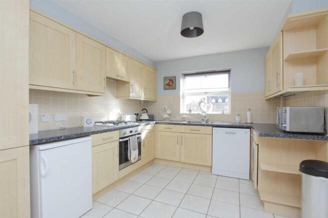 KITCHEN / DINING