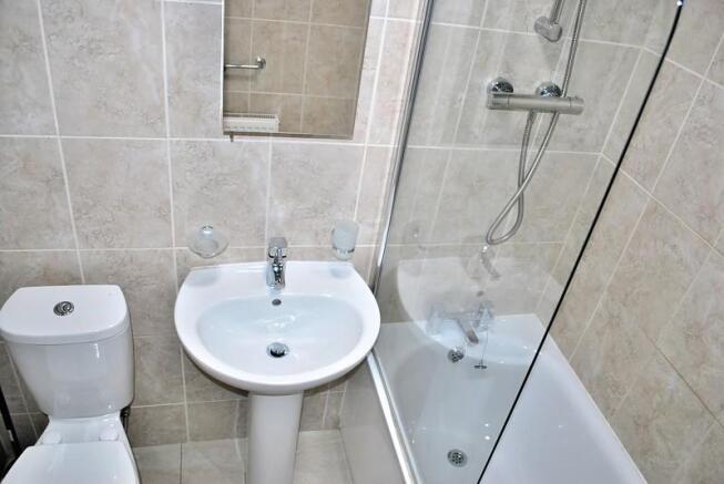 Bathroom (Main)