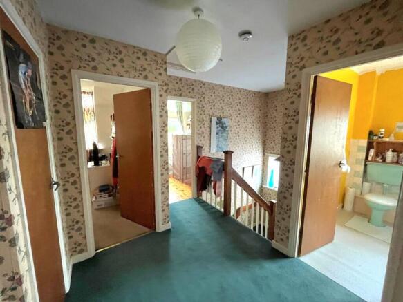 4 bed Detached for sale Image 11