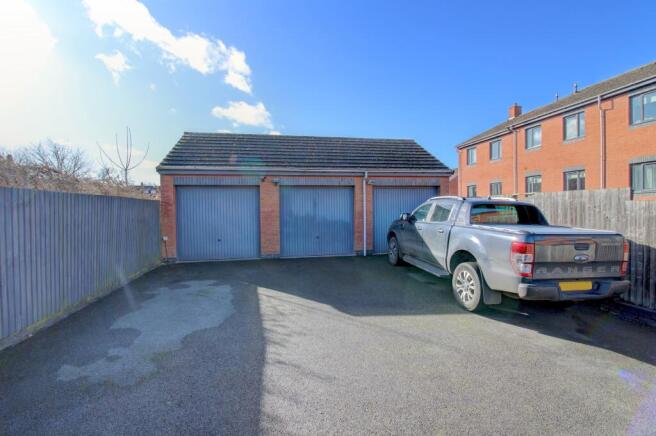 Garage (Centre)