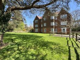 Flat 2, 1, Montefiore Drive, Sarisbury Green, Southampton SO31 7PJ