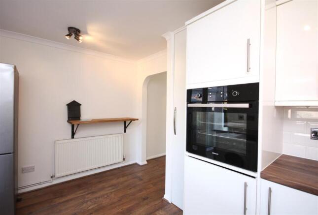 Kitchen bar.JPG
