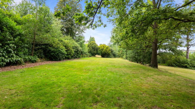 6 bed Detached for sale Image 7