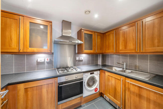 1371369-7-68f777f...