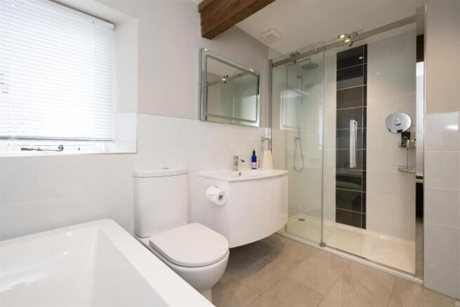 5 bed House for sale Image 12