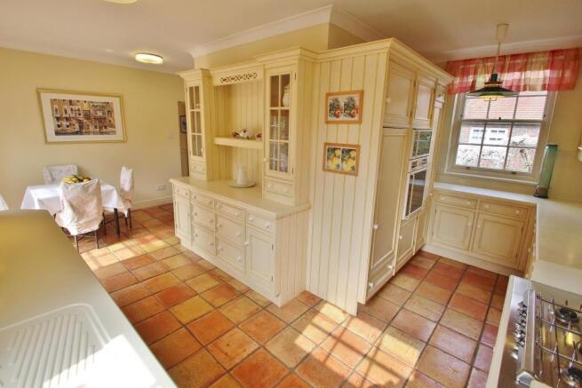 Kitchen 3.JPG