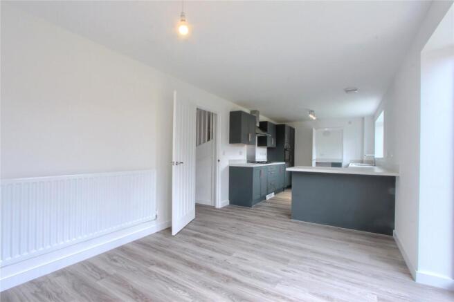 5 bed Detached for sale Image 6