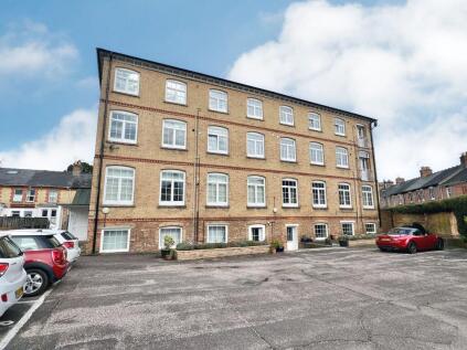 Chamberlain House, Richmond Road, Taunton - NO onward chain!