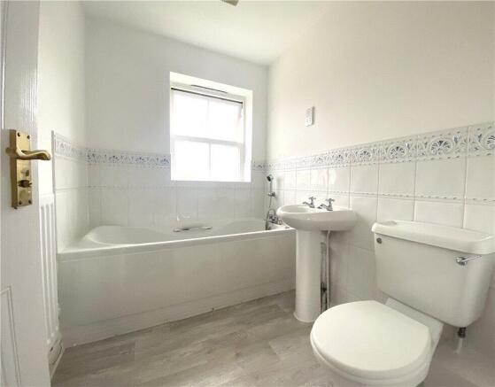 3 bed Detached to rent Image 8