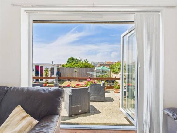 lounge bi folds.jpg