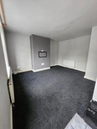 2 bed Terraced to rent Image 5