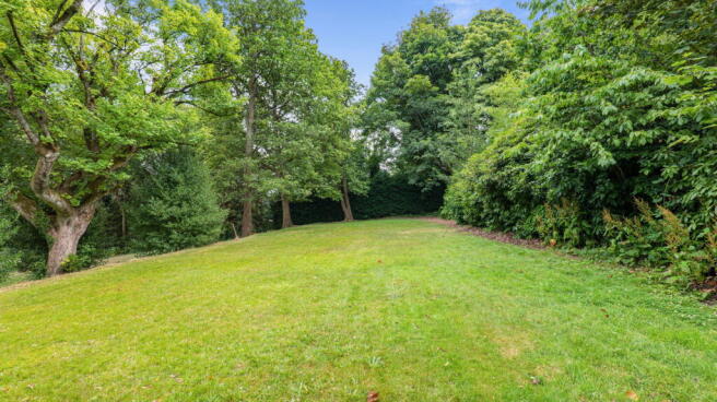 6 bed Detached for sale Image 8