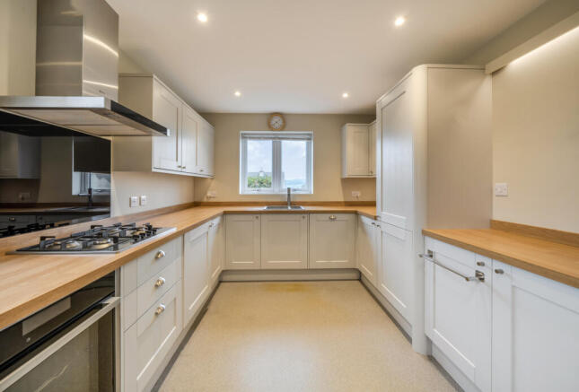 1366056-8-68ee62d...