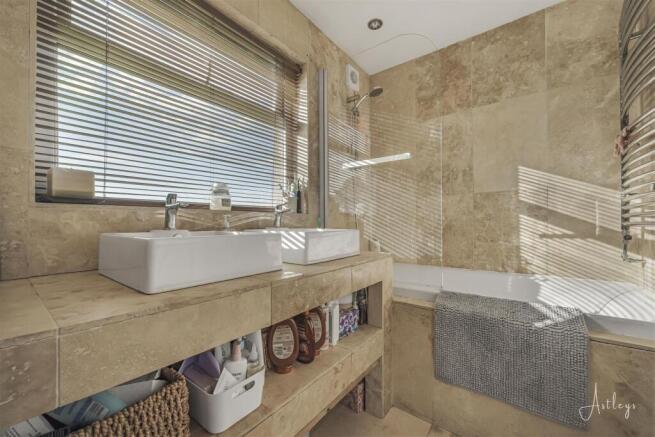 Family bathroom/w.c.