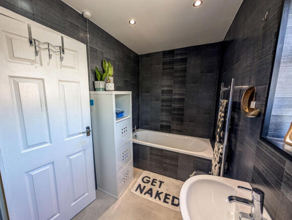 3 bed Semi-Detached for sale Image 12