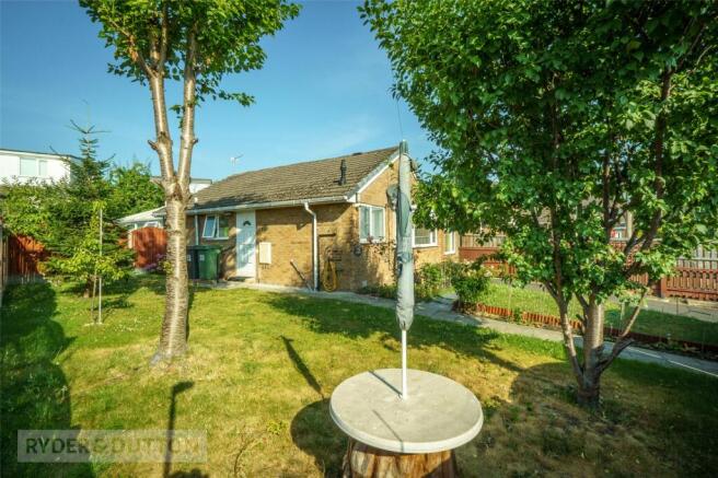 3 bed Bungalow for sale in huddersfield