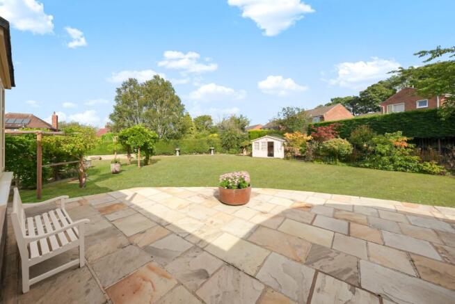 4 bed Bungalow for sale Image 4