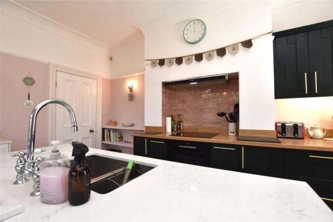 4 bed Semi-Detached for sale Image 5