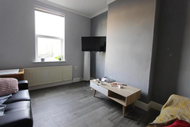 5 bed Semi-Detached for sale Image 12