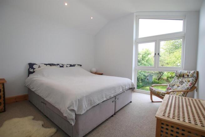 Bed 1.jpg
