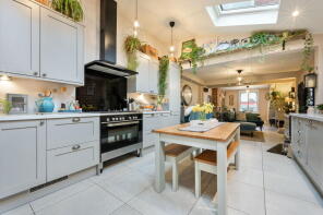 Flat 3, 9 Diceland Lodge, Diceland Road, Banstead SM7 2ET