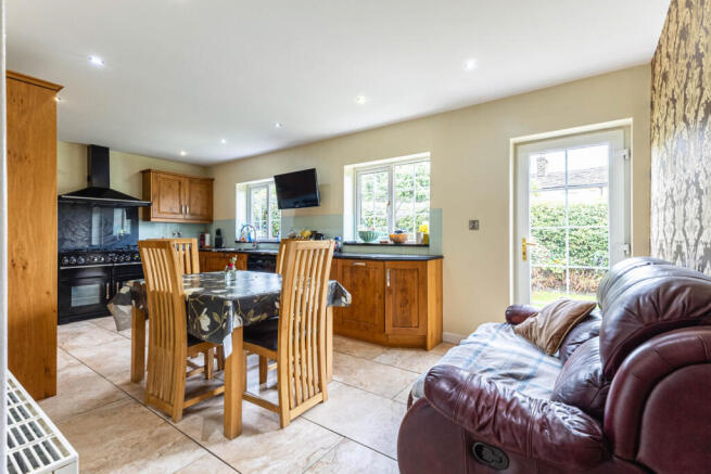 6 bed Detached for sale Image 6