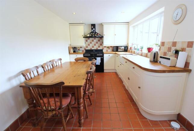 007 Tyttenhanger Green - Kitchen - 1.JPG