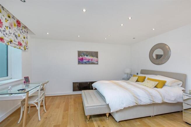Bedroom 1.jpg