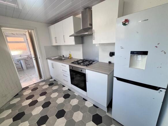 2 bed House to rent Image 4