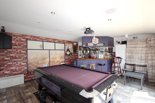 Games Room & Bar