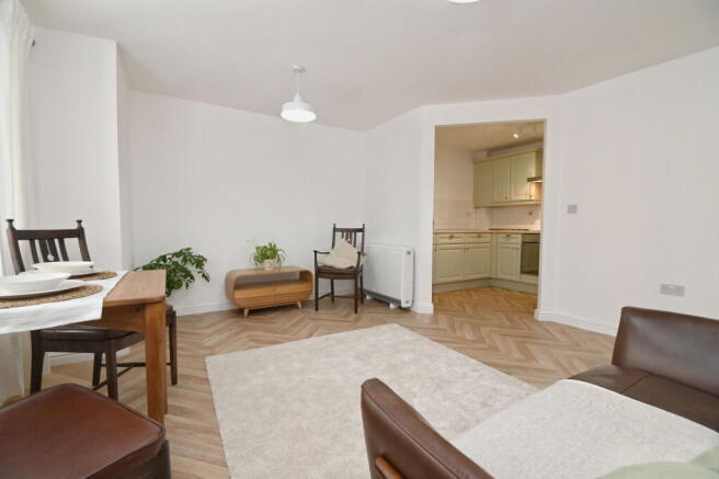 2 bed Ground Flat for sale Image 5