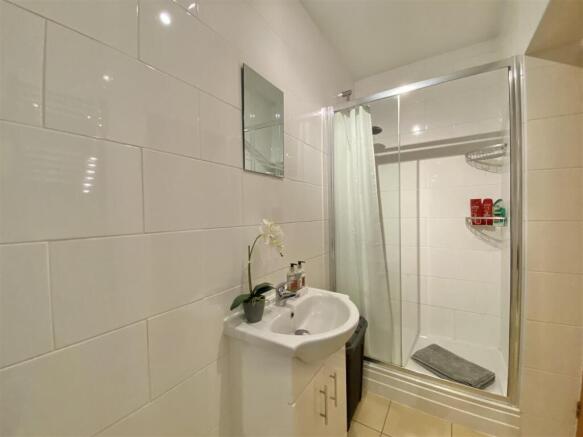 4 bed Semi-Detached for sale Image 12