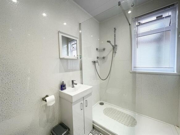 2 bed Apartment for sale Image 6