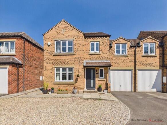 5 bed Link Detached House for sale in driffield