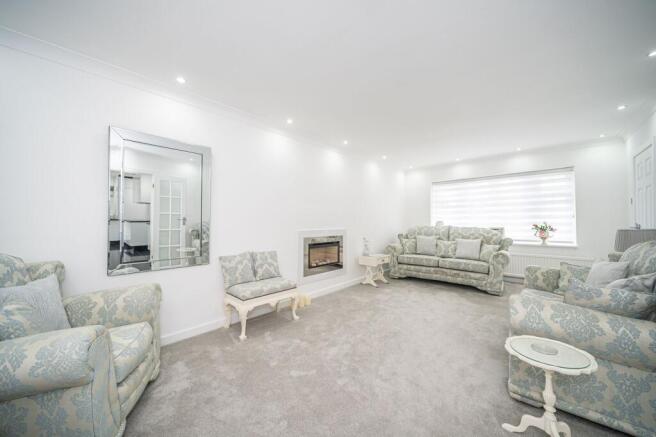 5 bed Detached for sale Image 6