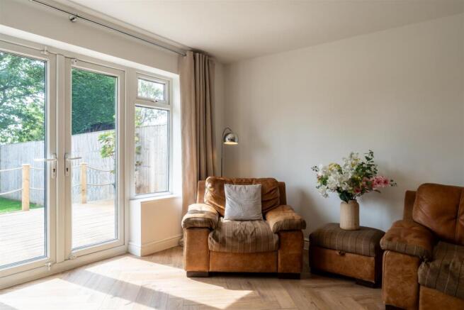 5 bed Detached for sale Image 10