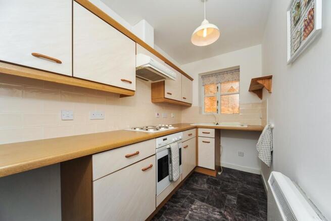 2 bed Apartment to rent Image 4