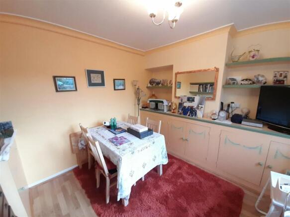 Dining room 1.jpg